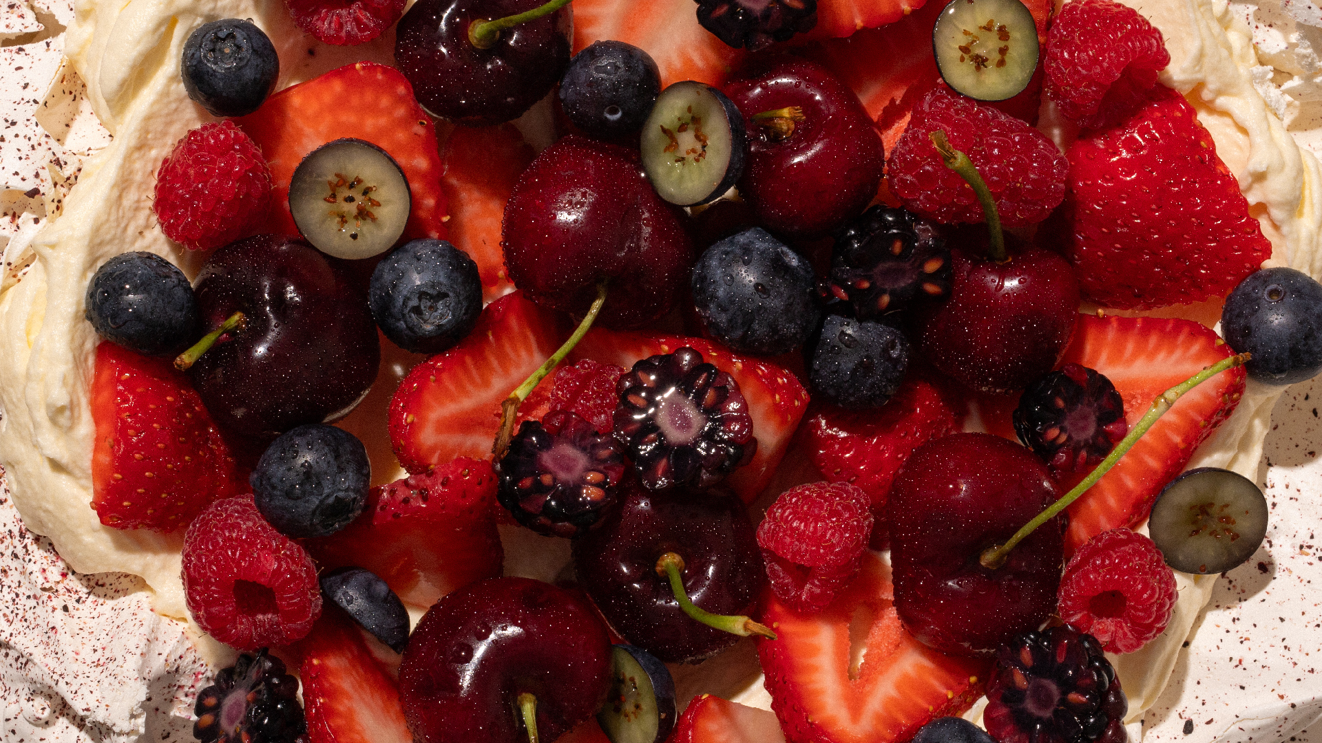 pavlova con crema de lima y frutas